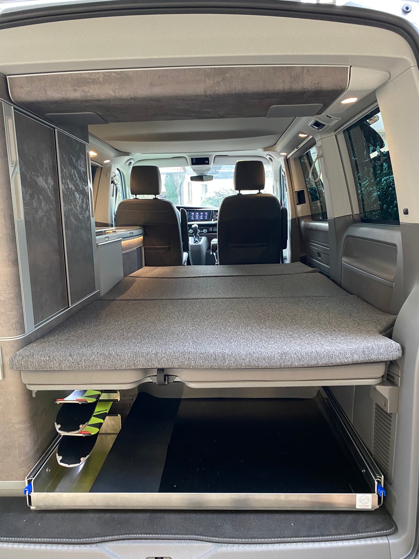 Rear pull-out & ski holder for 2 pairs of skis VW Bus Bulli T6 T6.1 CALIFORNIA Ocean