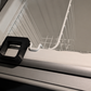 Cali-Gadgets Kühlschrank Offenhalter für VW T5 T6 California – Perfekte Lösung für einfachen Zugriff im California, Ocean & Coast Modellen – Ideal für Camping & Reisen
